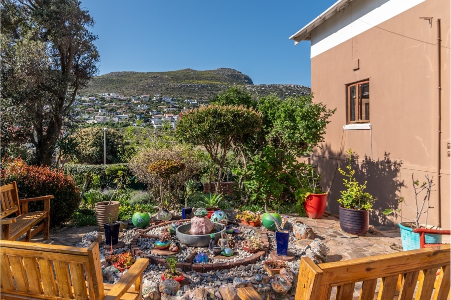 8 Bedroom Property for Sale in Glencairn Western Cape